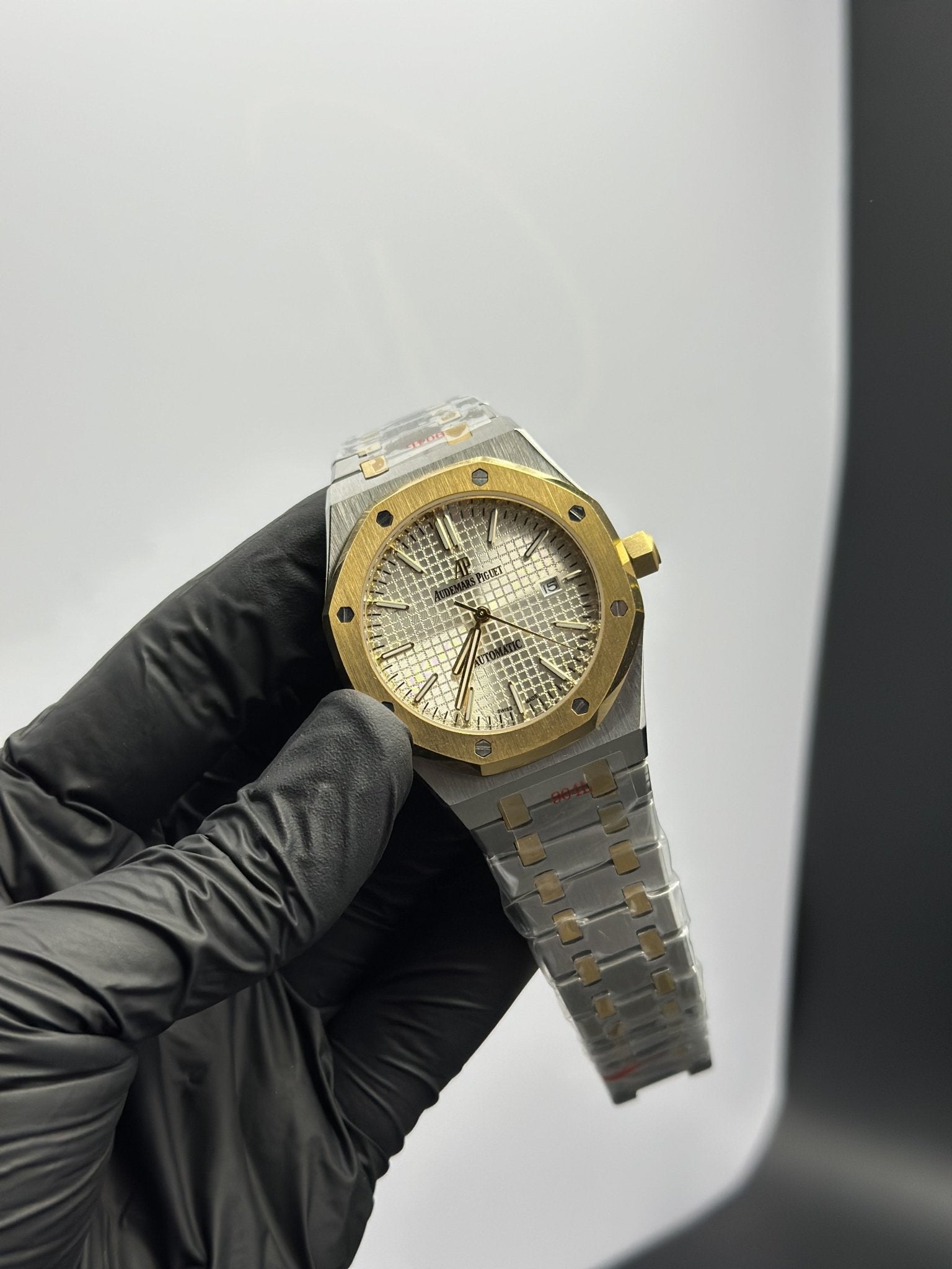 Audemars Piguet Royal Oak Automatic 41mm Stainless Steel Silver Gold 2 Tone Bracelet White Textured Dial – men’s watch