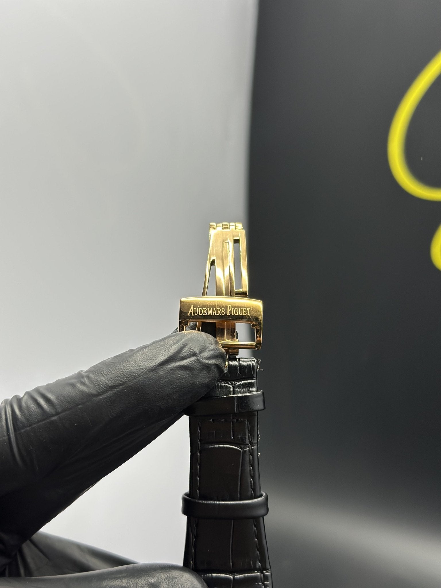 Audemars Piguet Royal Oak Chronograph 41mm Leather Black Strap Black Strap White Dial Rosegold Bezel – men’s watch