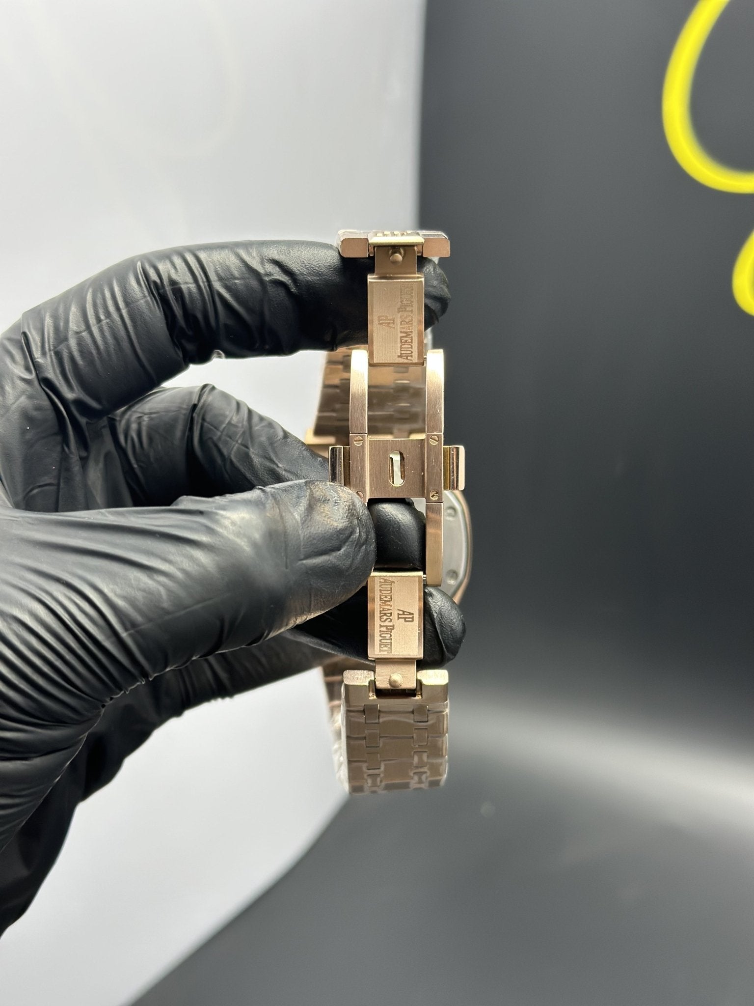 Audemars Piguet Royal Oak Chronograph 41mm Stainless Steel Rosegold Bracelet Black Rosegold Dial – men’s watch