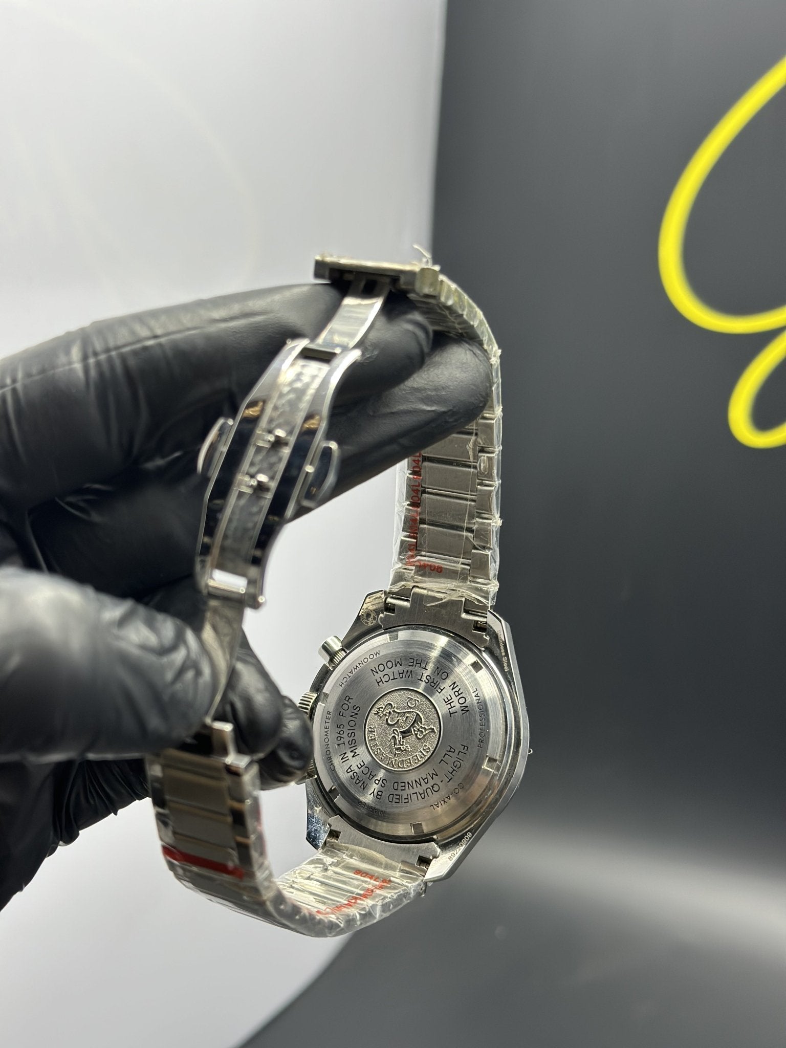 Omega Bracelet Speedmaster (Chronograph Quartz) Silver Bracelet Black Textured Dial – men’s watch