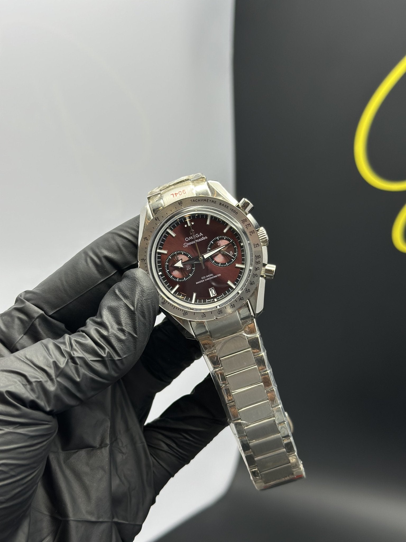 Omega Bracelet Speedmaster (Chronograph Quartz) Silver Bracelet Red Dial – men’s watch