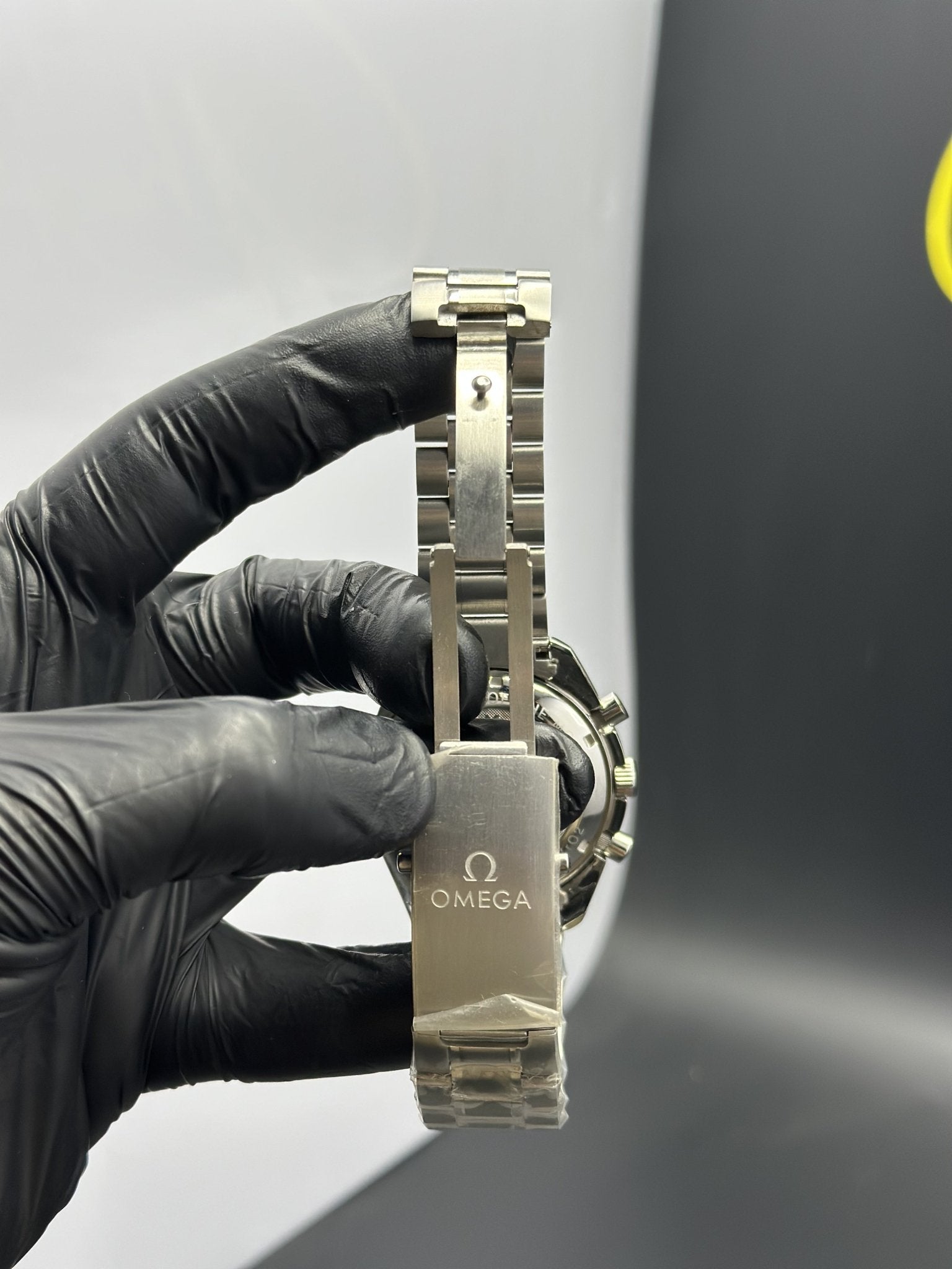 Omega Bracelet Speedmaster (Chronograph Quartz) Silver Bracelet White Dial – men’s watch