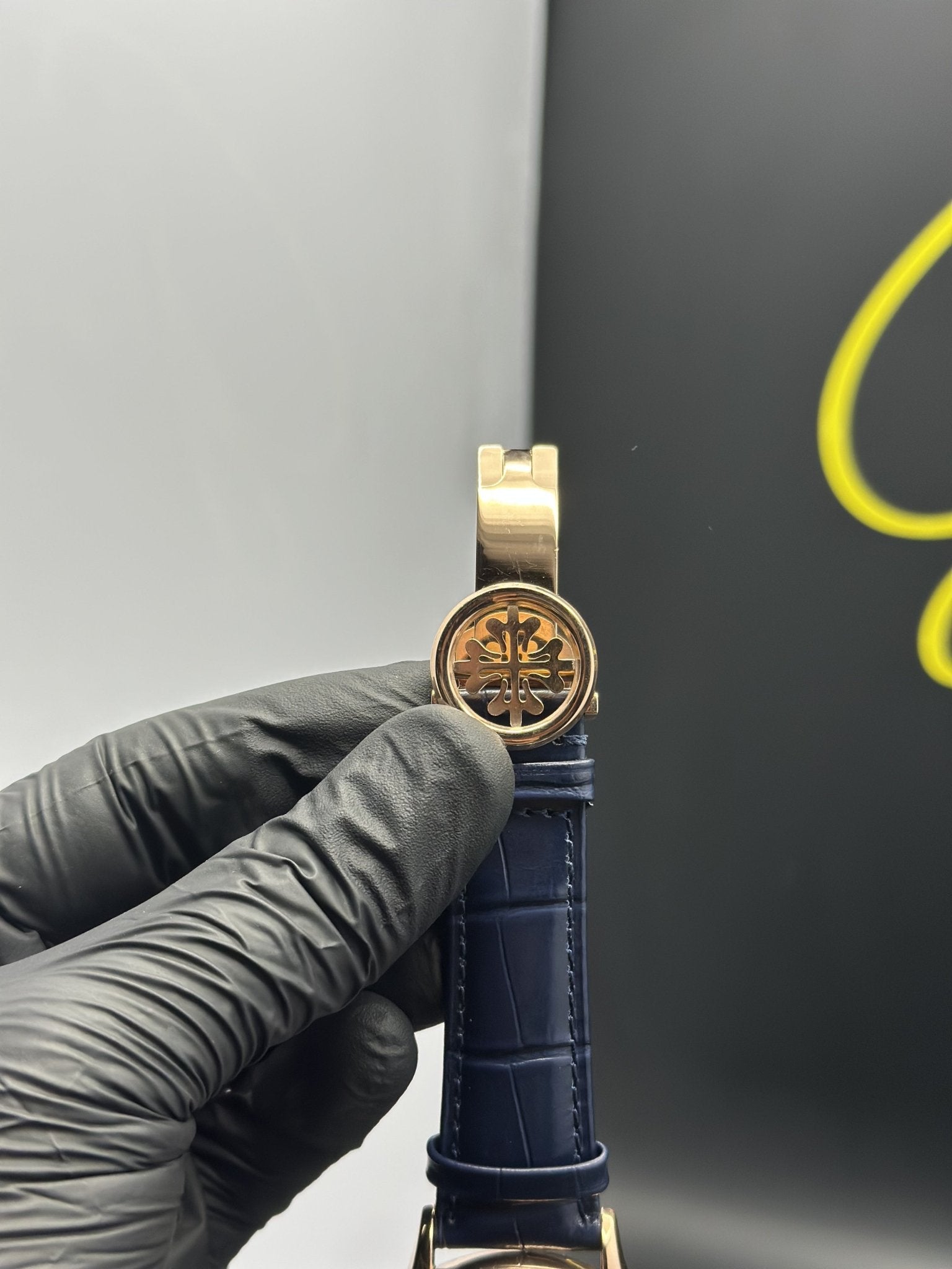 Patek Philippe Leather Strap Classy Watches Blue Strap Blue Pendulum Texture Dial Rosegold Bezel – men’s watch