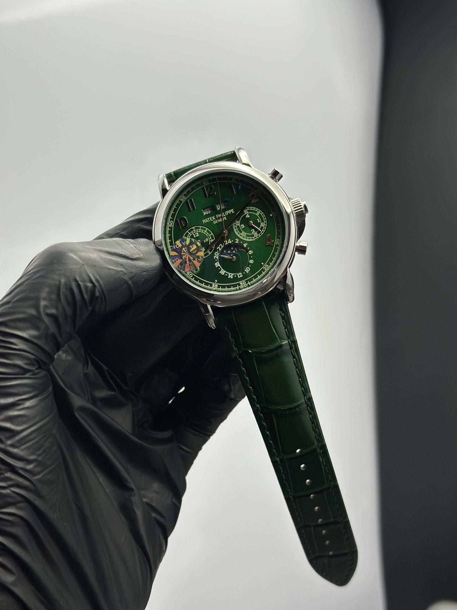 Patek Philippe Leather Strap Classy Watches Green Strap Bottle Green Dial Silver Bezel Round Chronographs – men’s watch