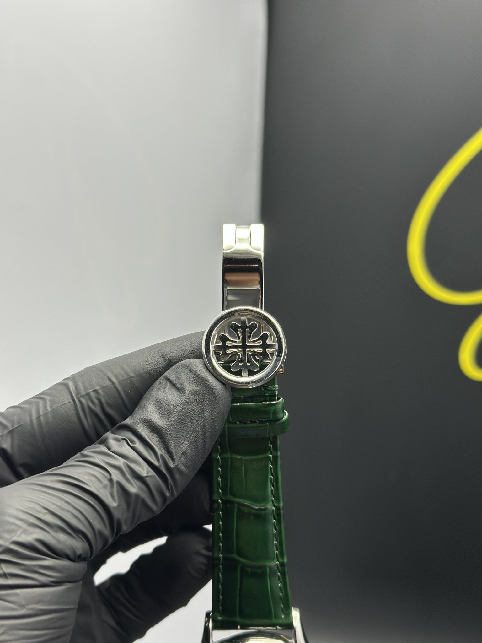Patek Philippe Leather Strap Classy Watches Green Strap Green Pendulum Textured Dial Silver Bezel – men’s watch