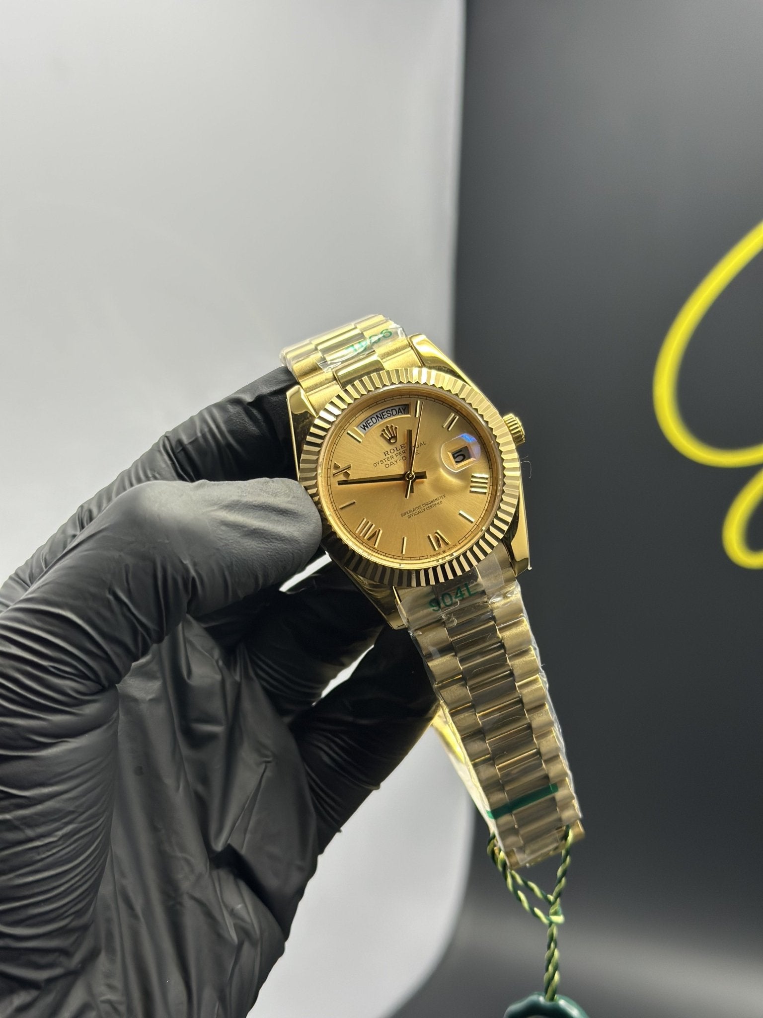 Rolex Daydate 40mm Gold Presidential Bracelet Gold Roman Dial – men’s watch