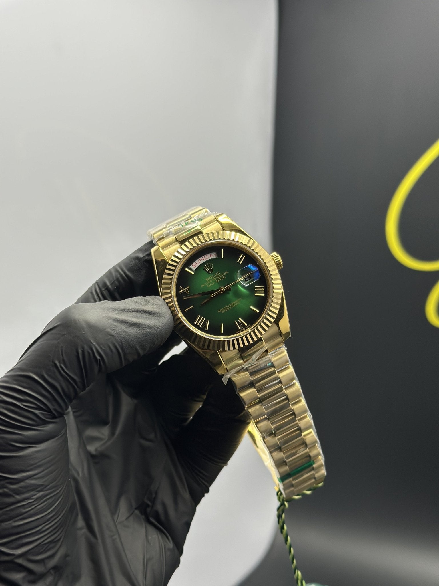 Rolex Daydate 40mm Gold Presidential Bracelet Green Dual Shade Roman Dial – men’s watch