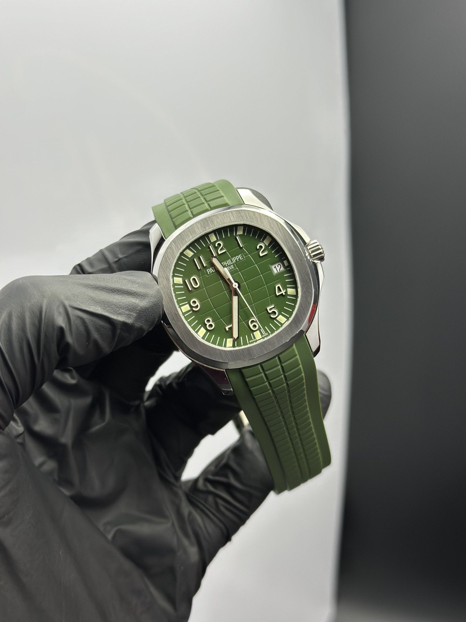 Super Clones Patek Philippe TF Factory Aquanaut Silicone Strap Green Strap Green Dial Caliber 26 330 S C Swiss Movement – men’s watch