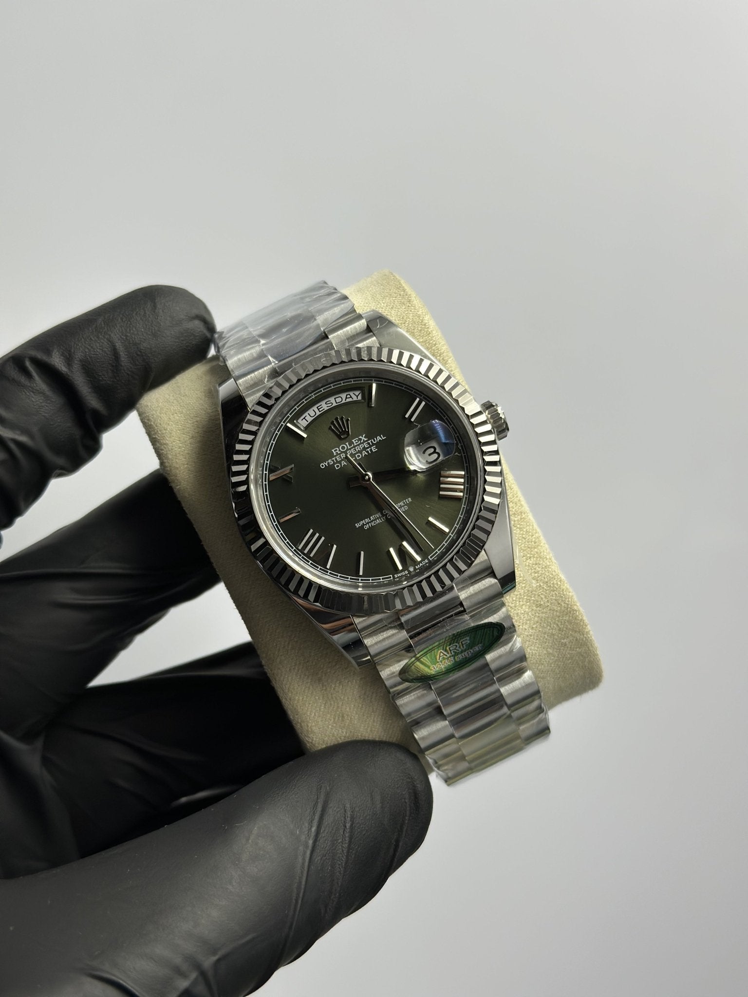 Super Clones Rolex The Most Premium ARF Factory Daydate 40mm Stainless Steel Silver Presidential Bracelet Olive Green Roman Dial Caliber 3255 Swiss Movement – men’s watch